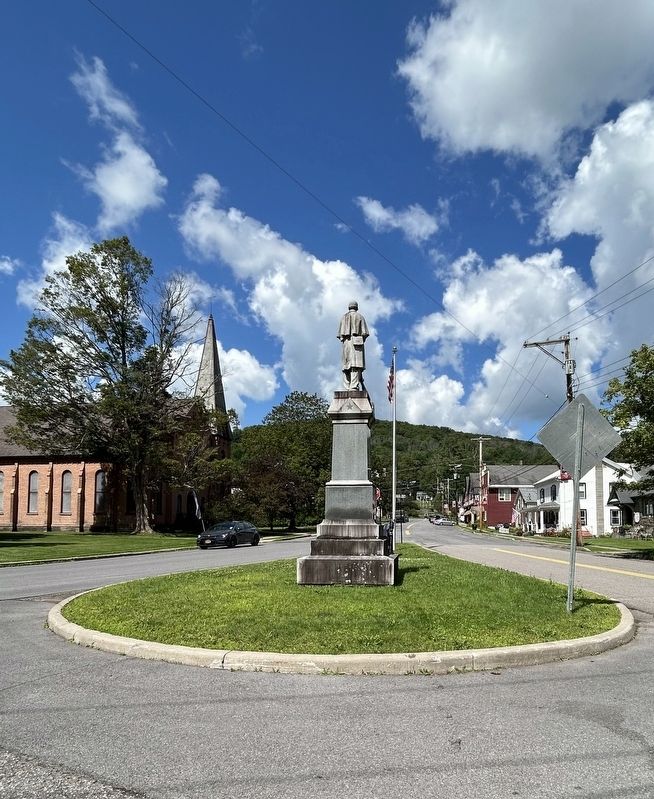 Civil War Monument image. Click for full size.