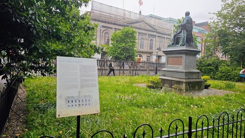 Col�iste R�oga na M�inle� in �irinn / Royal College of Surgeons Marker image. Click for full size.
