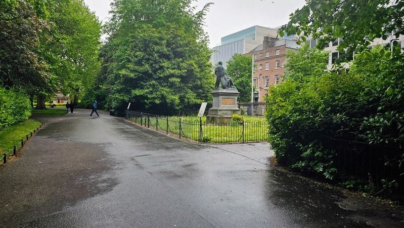 Ag tarraingt amach as Páirc Fhaiche Stiabhna / Withdrawal from St Stephen's Green Marker. Click for full size. Ag tarraingt amach as Páirc Fhaiche Stiabhna / Withdrawal from St Stephen's Green Marker image. Click for full size.