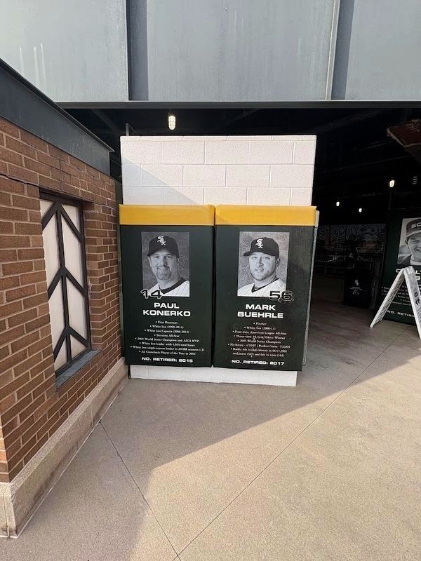 Mark Buehrle and Paul Konerko image. Click for full size.