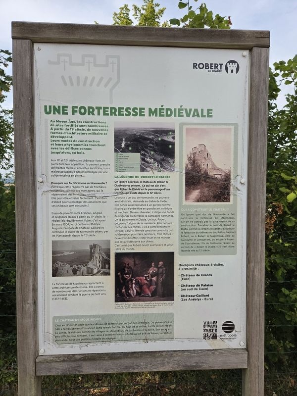 Une forteresse médiévale / A Medieval Fortress Marker. Click for full size. Une forteresse médiévale / A Medieval Fortress Marker image. Click for full size.