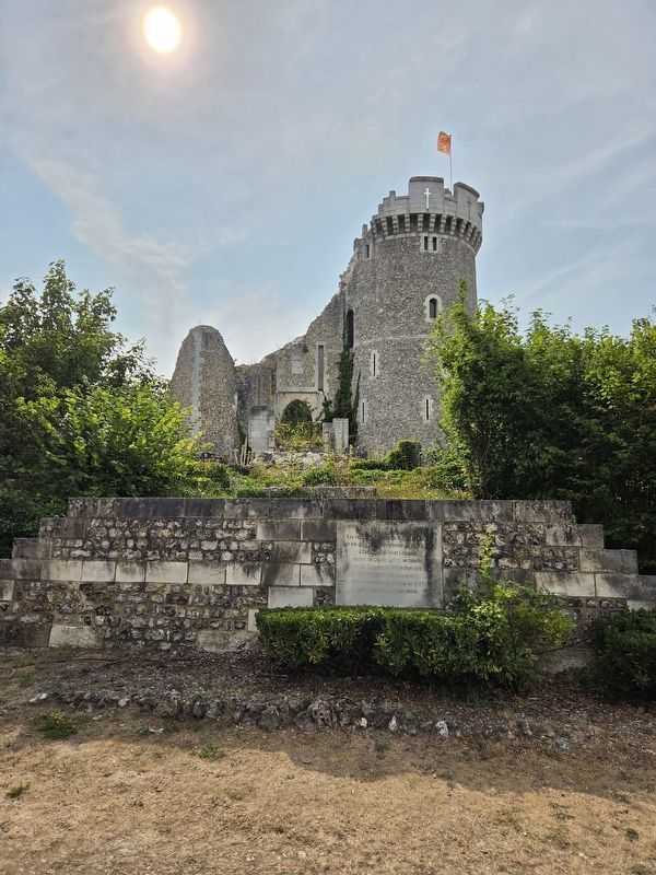 Une forteresse médiévale / A Medieval Fortress Marker. Click for full size. Une forteresse médiévale / A Medieval Fortress Marker image. Click for full size.