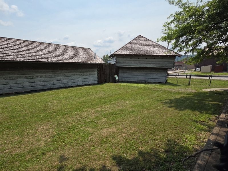 Marker attached to the pedestal in between the two buildings image. Click for full size.