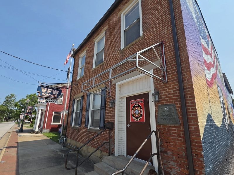 Lisbon World War Memorial at VFW building image. Click for full size.