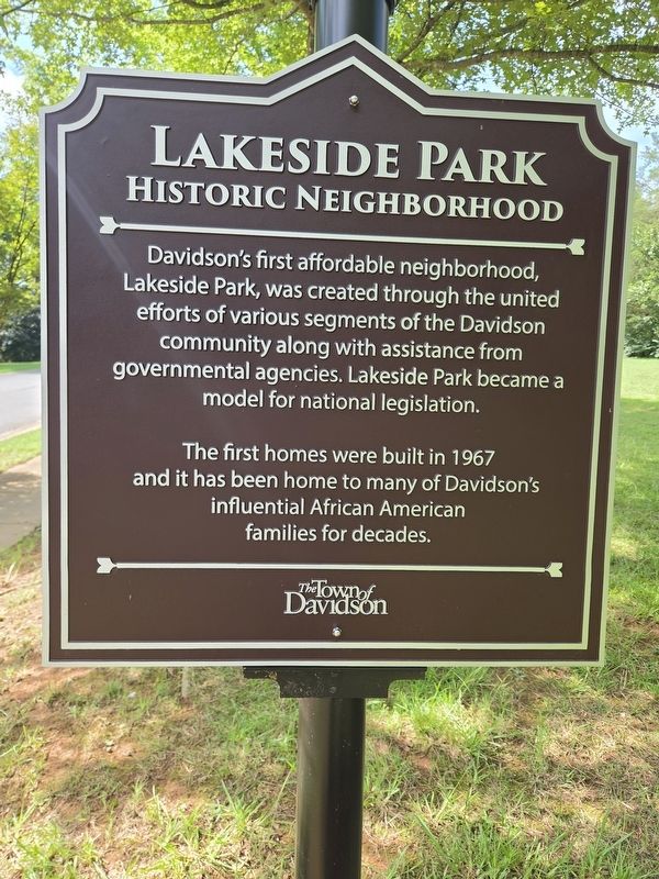 Lakeside Park Marker. Click for full size. Lakeside Park Marker image. Click for full size.