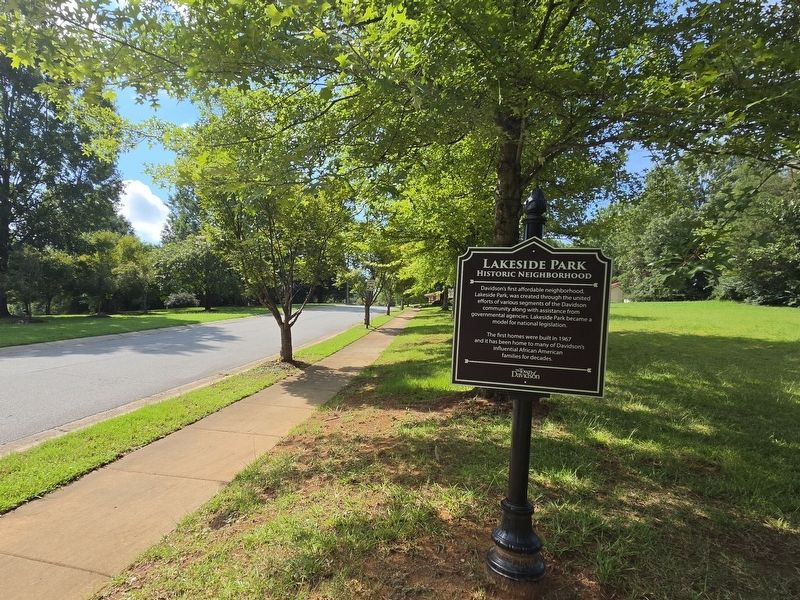 Lakeside Park Marker looking south on Lakeside Avenue. Click for full size. Lakeside Park Marker looking south on Lakeside Avenue image. Click for full size.