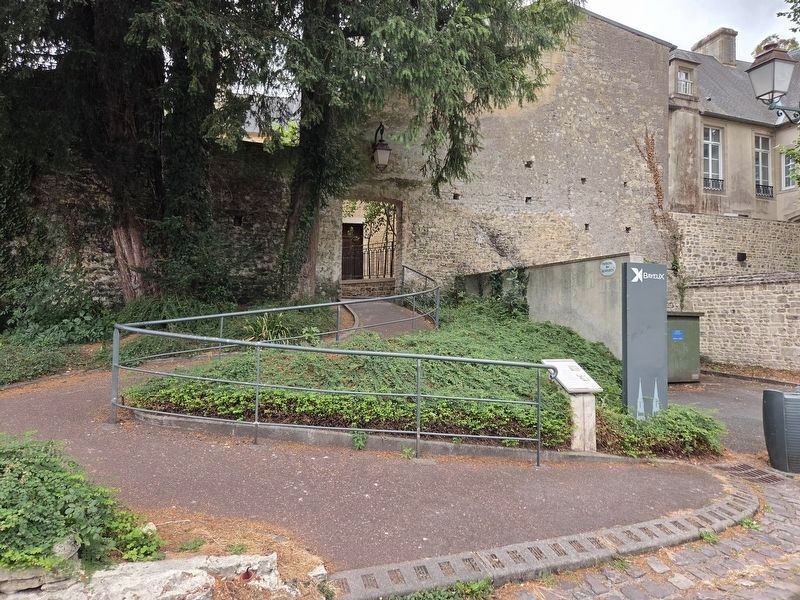 Le rempart antique et m�di�val / Ancient and Medieval Ramparts Marker image. Click for full size.