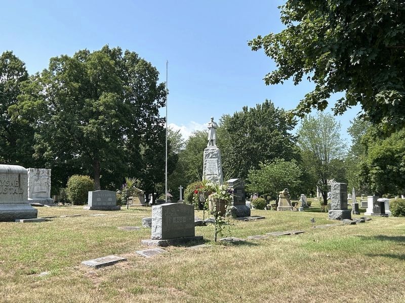 Civil War Memorial in Oak Grove Cemetery. Click for full size. Civil War Memorial in Oak Grove Cemetery image. Click for full size.