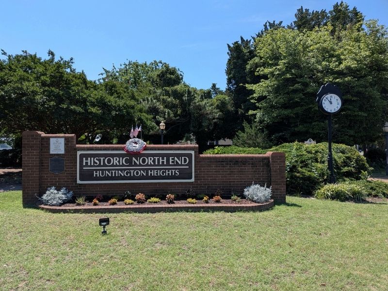Huntington Park Square image. Click for full size.