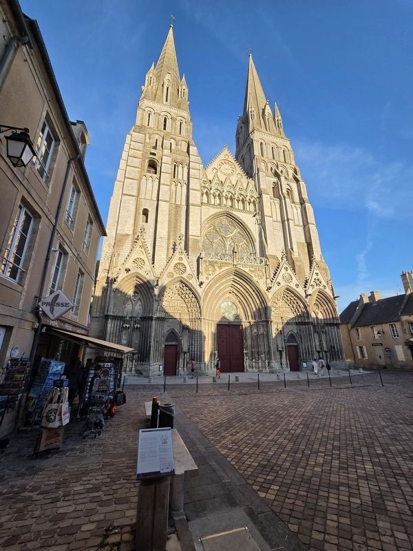 Le parvis de la cath�drale / Cathedral Square Marker image. Click for full size.