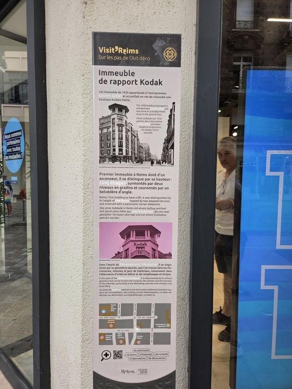 Immeuble de rapport Kodak / Kodak Apartment Building Marker image. Click for full size.