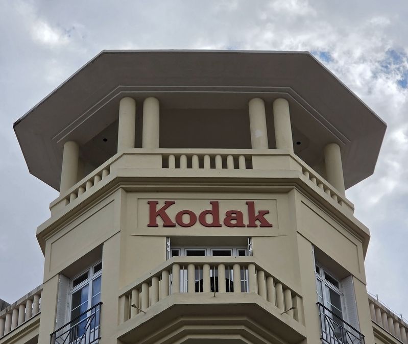 Immeuble de rapport Kodak / Kodak Apartment Building Marker image. Click for full size.