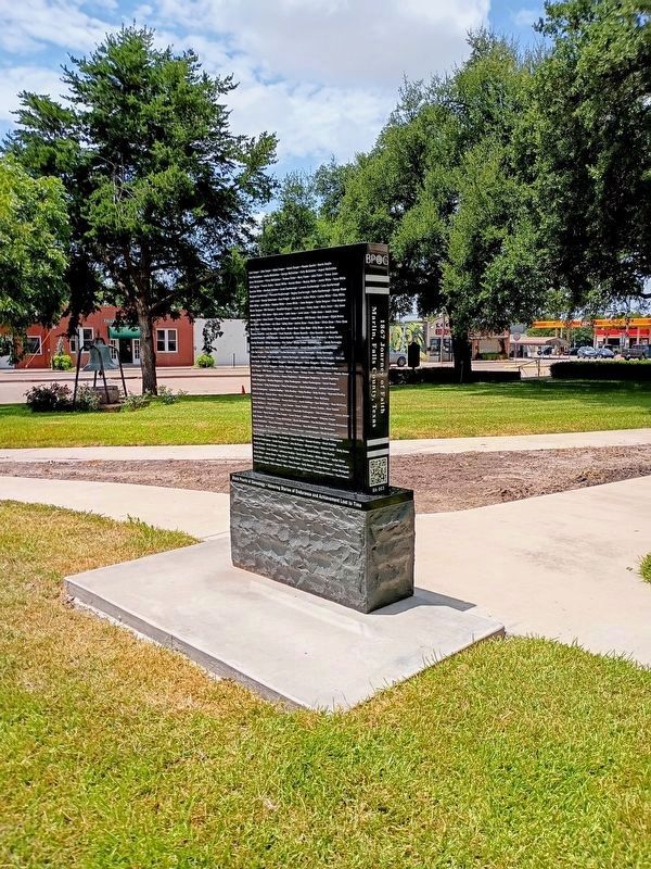 Side and back view of memorial.. Click for full size. Side and back view of memorial. image. Click for full size.