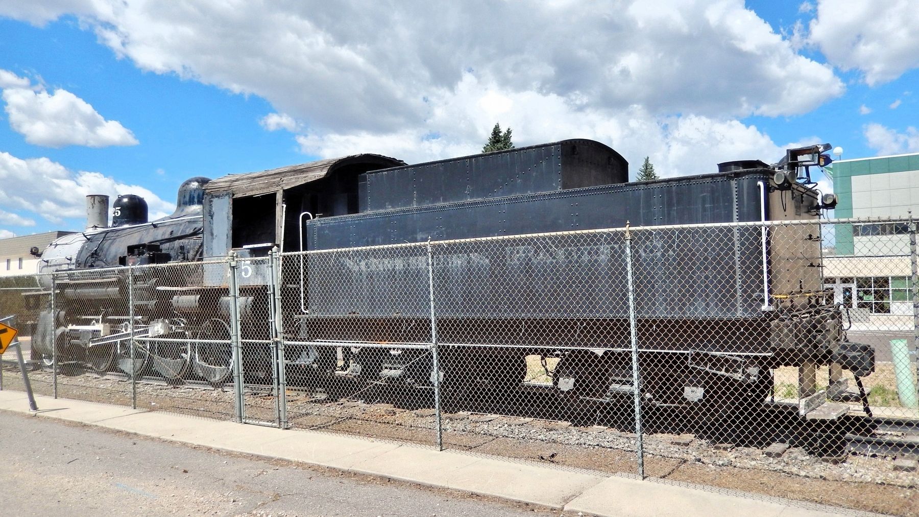 Northern Pacific Tender & Locomotive 25 image. Click for full size.