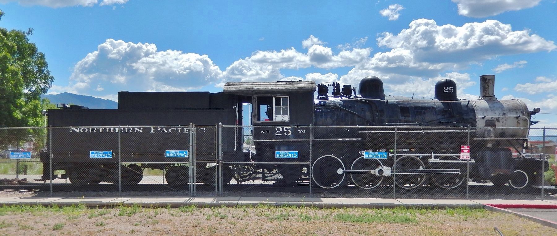 Northern Pacific Locomotive 25 & Tender image. Click for full size.