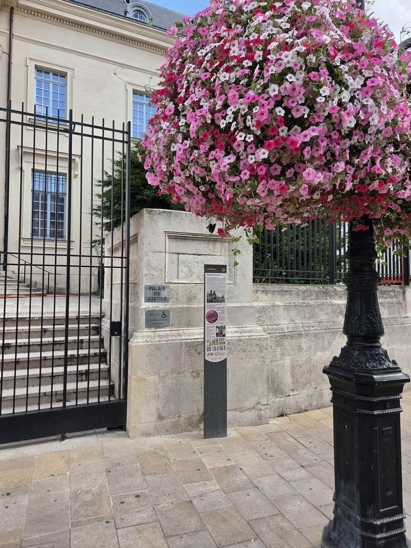 Palais de justice / Palace of Justice Marker. Click for full size. Palais de justice / Palace of Justice Marker image. Click for full size.