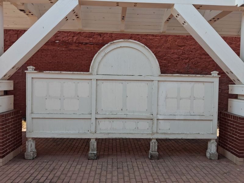 Missing marker plaques. Click for full size. Missing marker plaques image. Click for full size.