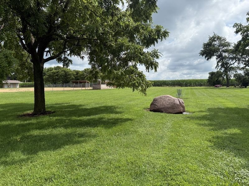Douglas Lincoln Marker Surroundings. Click for full size. Douglas Lincoln Marker Surroundings image. Click for full size.