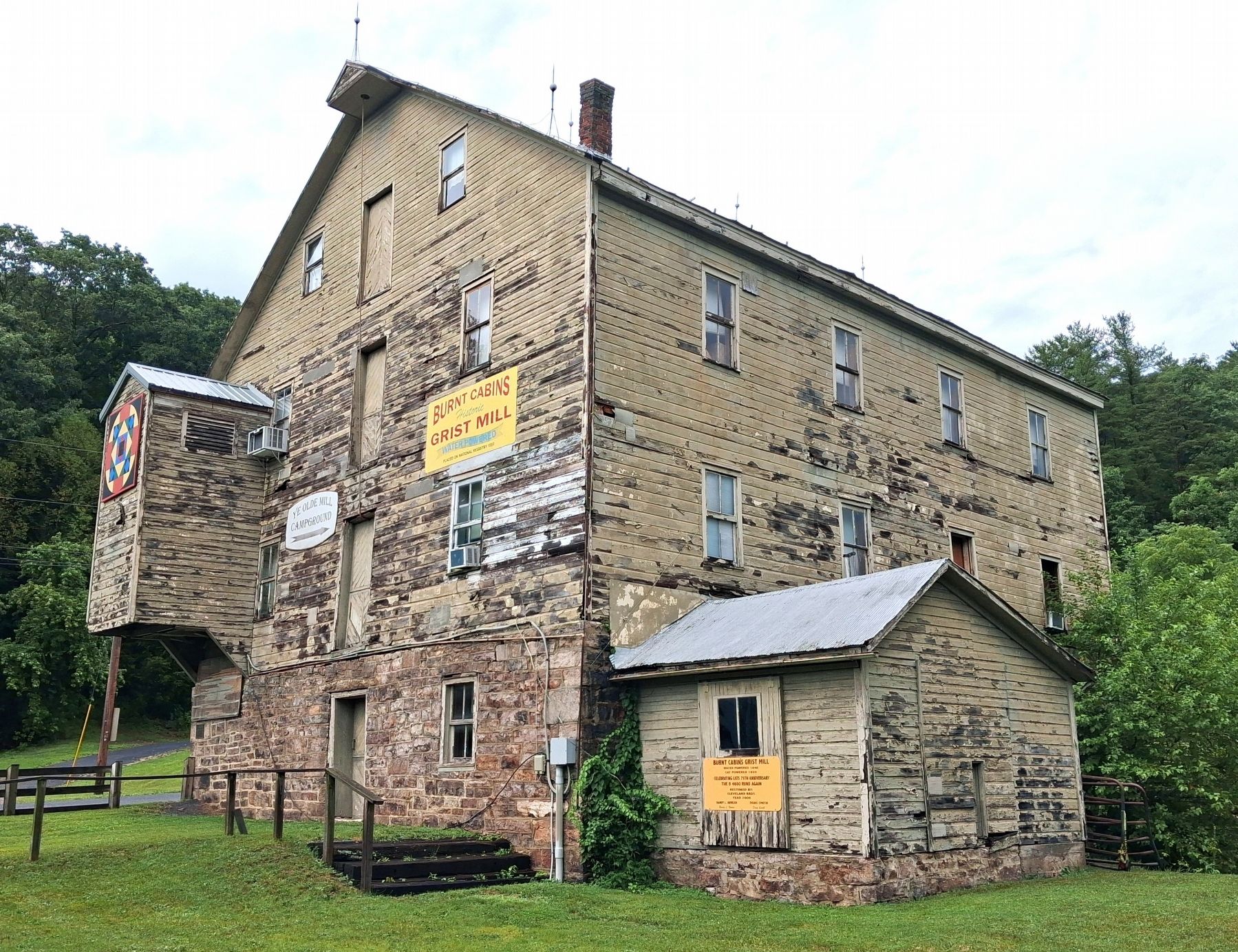Burnt Cabins Grist Mill image. Click for full size.