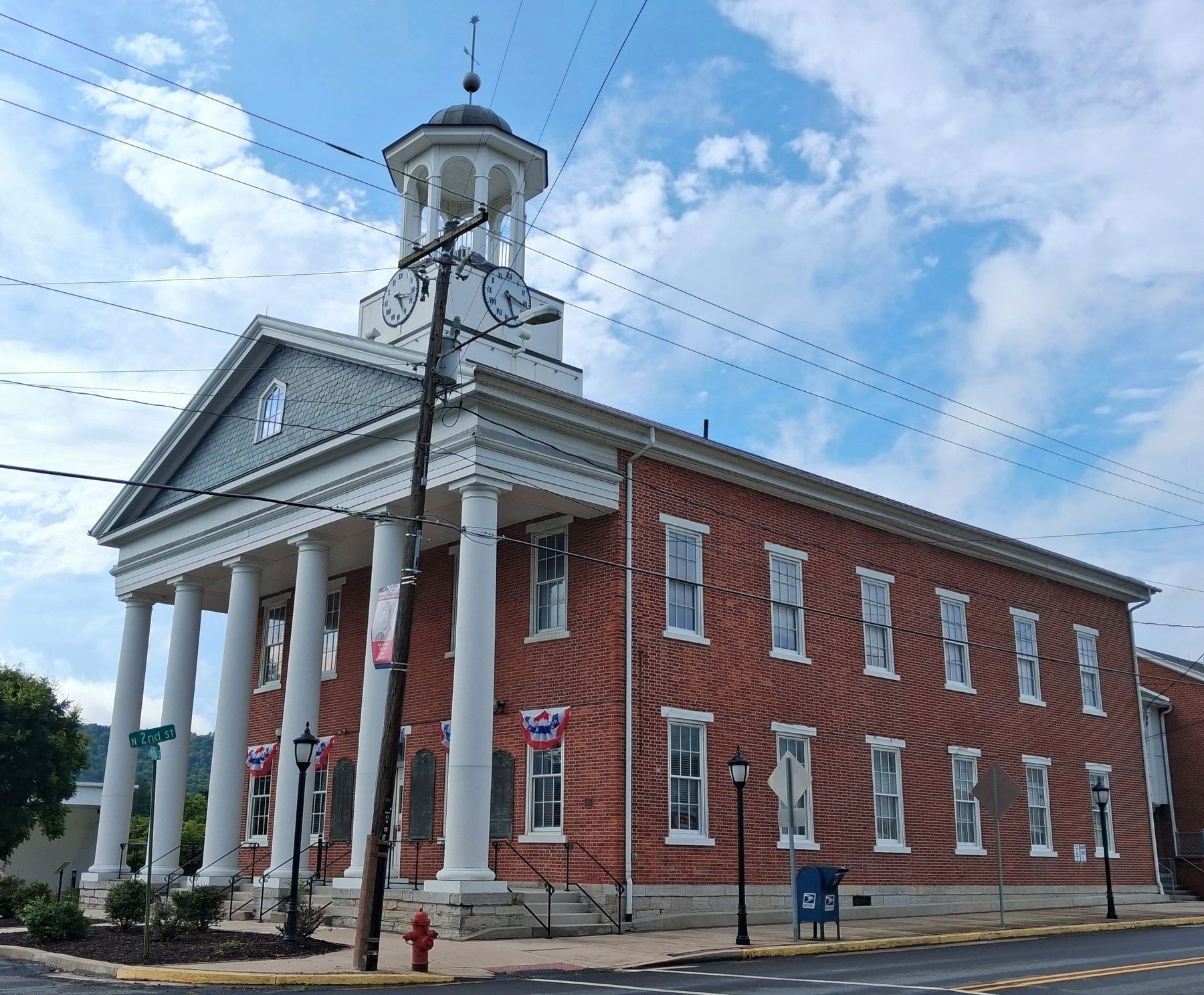 Fulton County Courthouse. Click for full size. Fulton County Courthouse image. Click for full size.