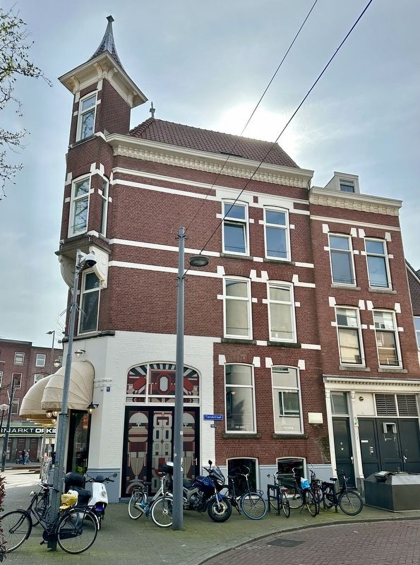 Tiendstraat / �Tithe Street� Marker - wide view image. Click for full size.