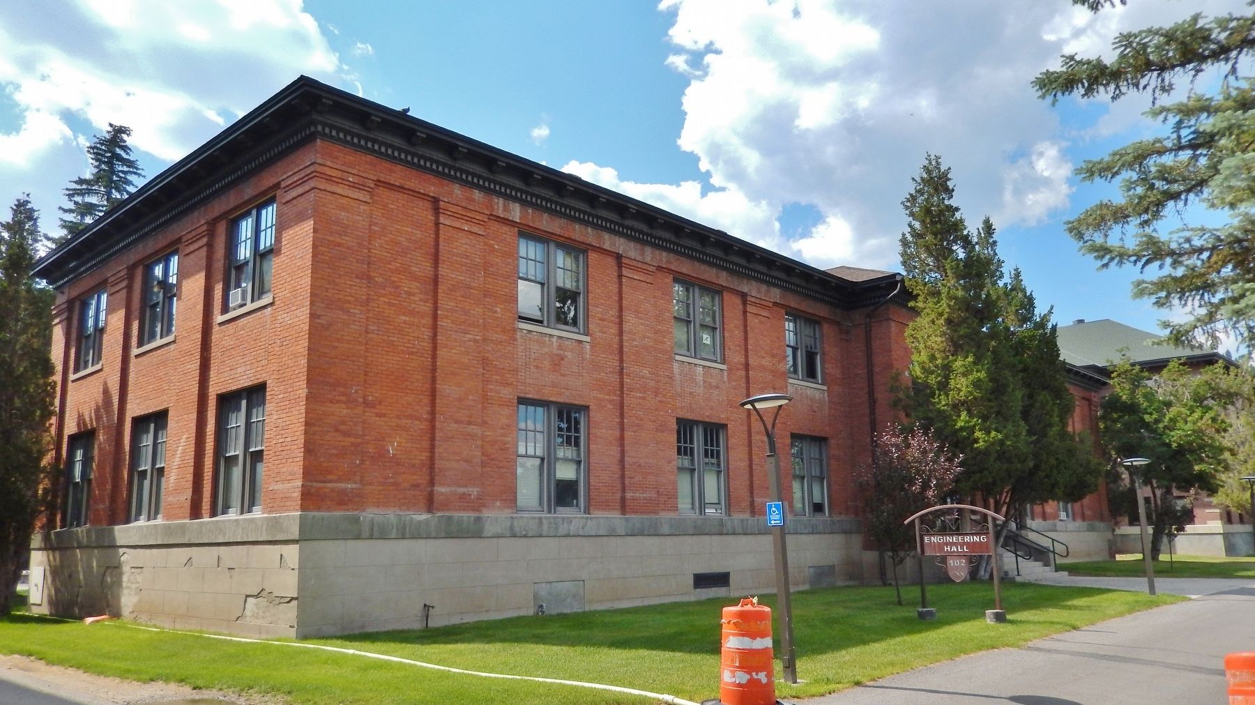 Montana Tech Engineering Building (<i>southeast elevation</i>) image. Click for full size.