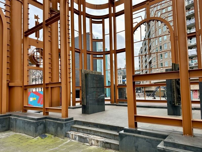 Nieuwe Delftse Poort / New Delft Gate Marker - wide view. Click for full size. Nieuwe Delftse Poort / New Delft Gate Marker - wide view image. Click for full size.