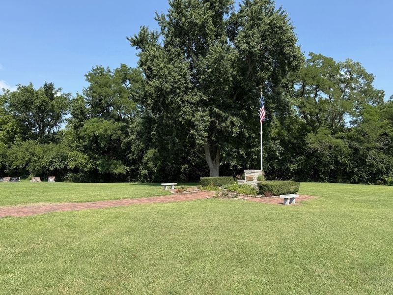 Glendale Cemetery Veterans Memorial Surroundings. Click for full size. Glendale Cemetery Veterans Memorial Surroundings image. Click for full size.