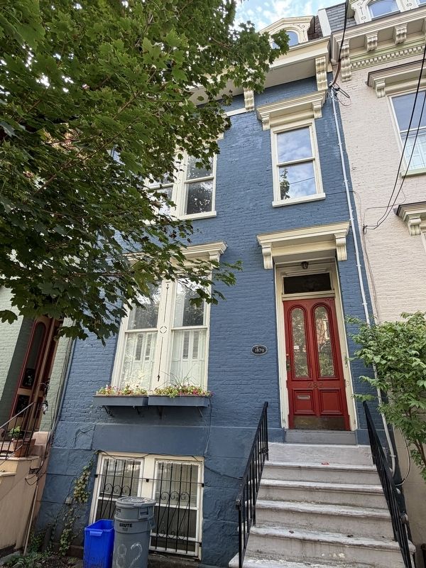 282 Hudson Avenue with Wall Plaque. Click for full size. 282 Hudson Avenue with Wall Plaque image. Click for full size.