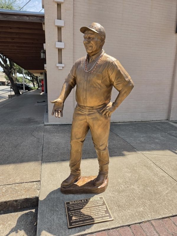 Bradley Haynie Marker and Statue image. Click for full size.