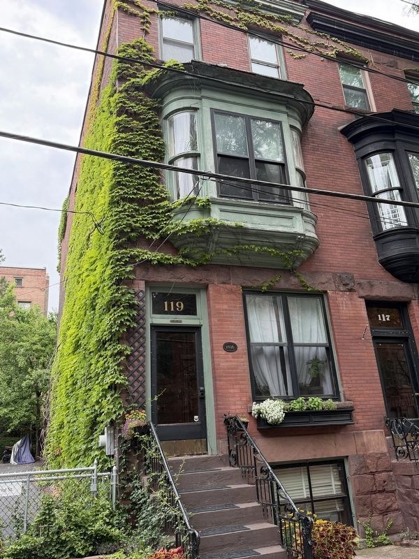 119 Chestnut Street and Marker. Click for full size. 119 Chestnut Street and Marker image. Click for full size.