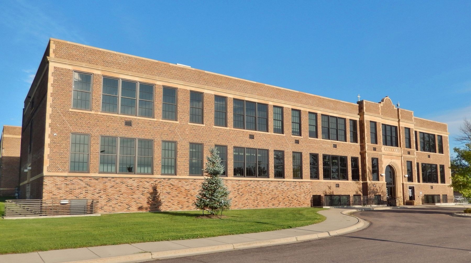 Glencoe City Center (<i>northwest elevation</i>) image. Click for full size.