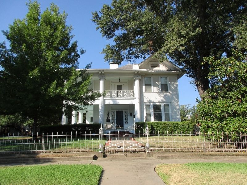 Holman Home and marker image. Click for full size.