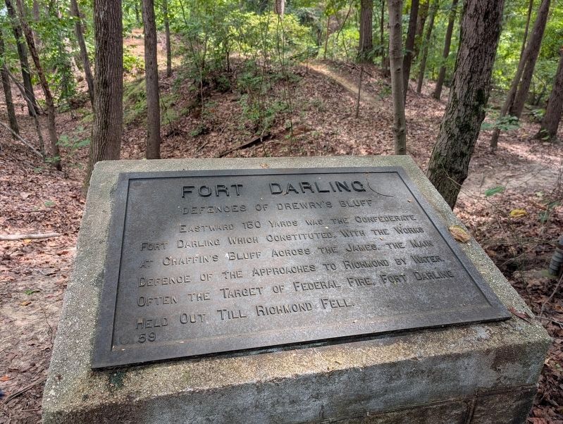 The Fort Darling Marker is off the main trail, in the woods image. Click for full size.