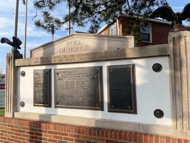 Roll of Honor Marker - additional view, closer, marginally better lighting image. Click for full size.