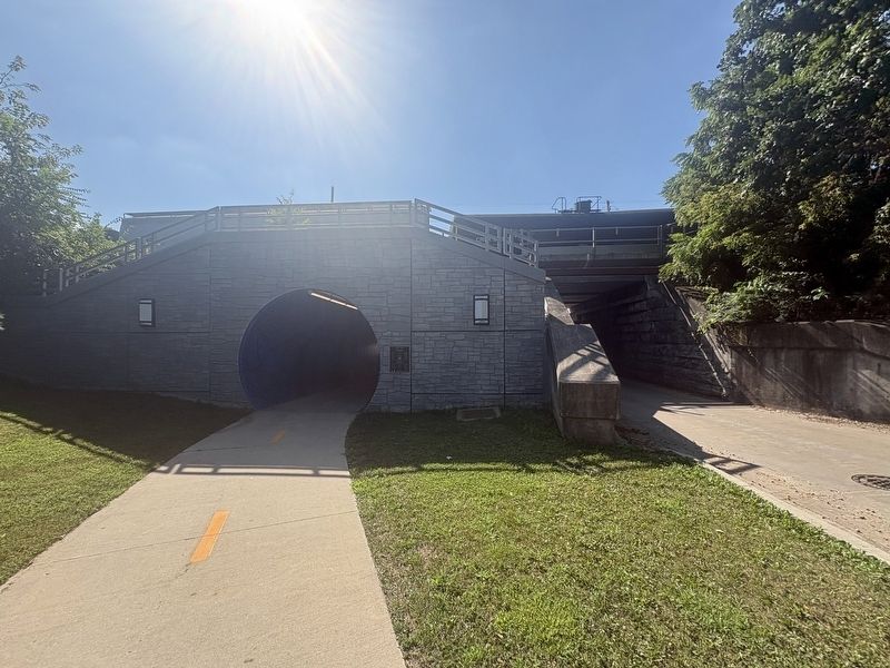 Taylor Avenue Tunnel from the north image. Click for full size.