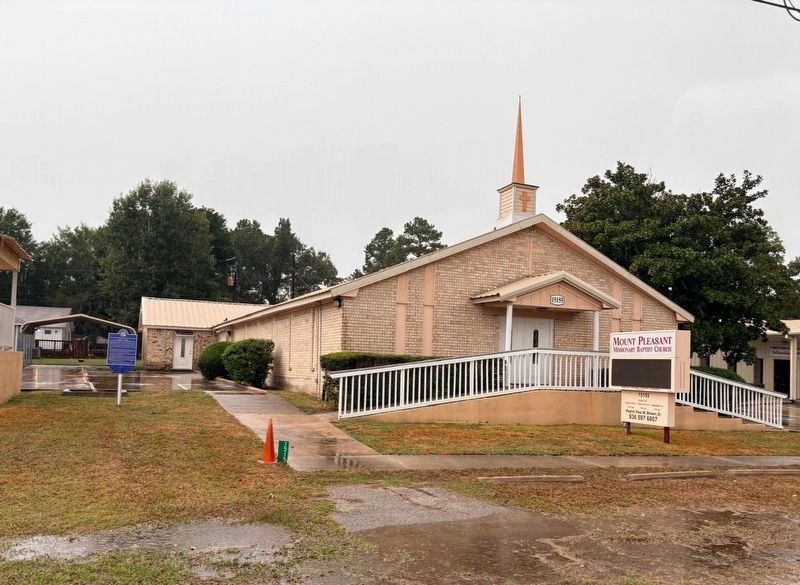 Mt Pleasant Missionary Baptist Church and Marker (Left Side). Click for full size. Mt Pleasant Missionary Baptist Church and Marker (Left Side) image. Click for full size.