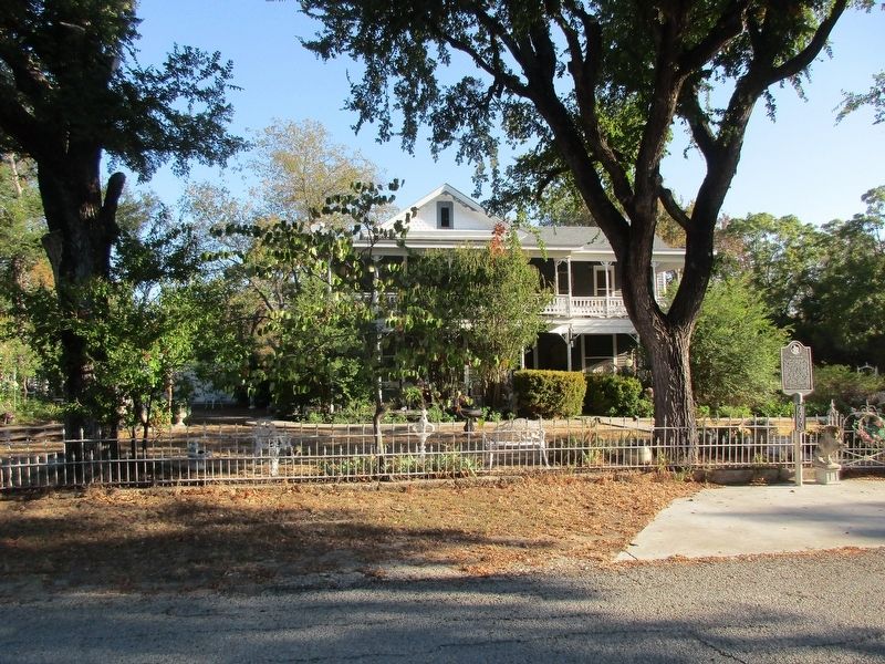 Holt House and marker image. Click for full size.