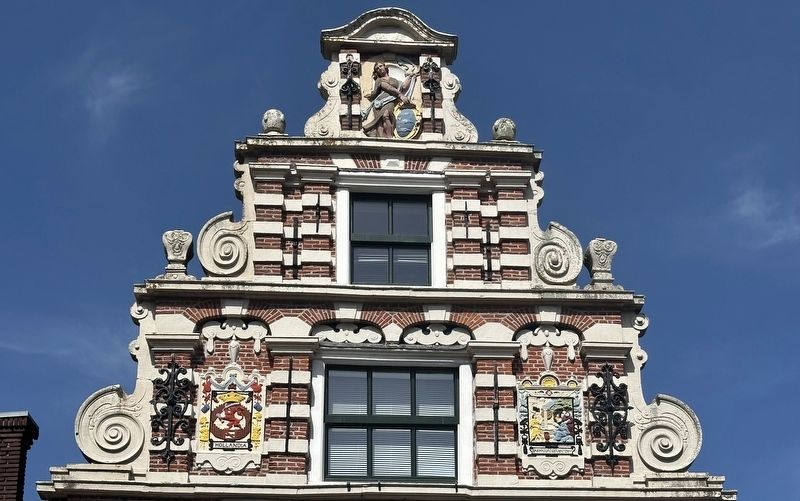 Westerstraat 158 - facade in gable area. Click for full size. Westerstraat 158 - facade in gable area image. Click for full size.