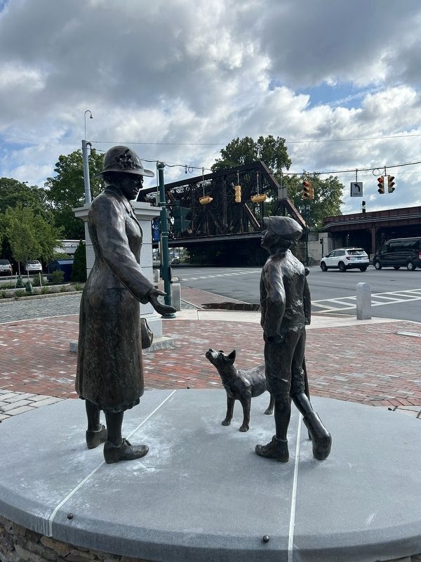 Elizabeth Van Rensselaer Gillette, MD Statue image. Click for full size.