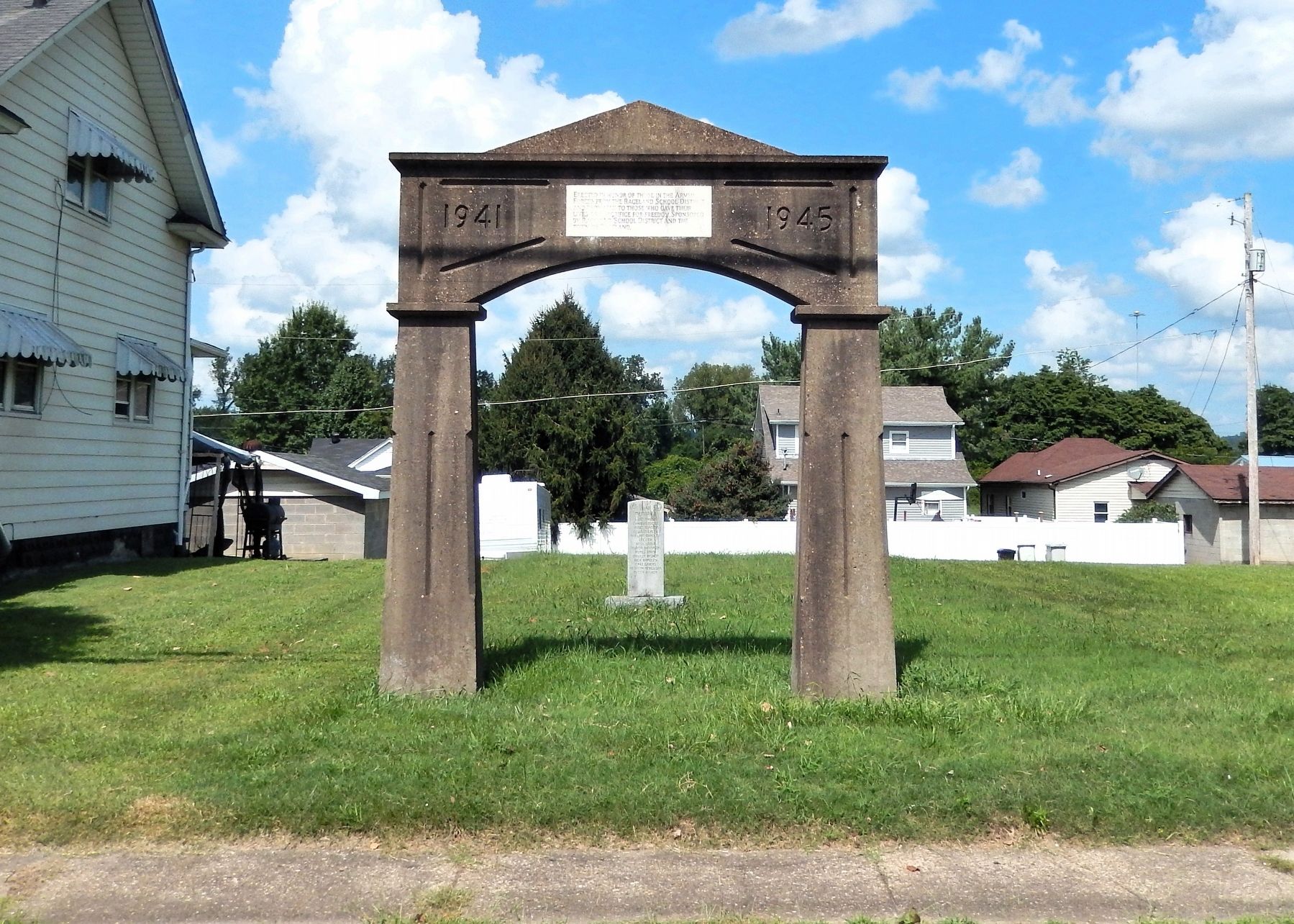 War Memorial Arch<br>1941 1945. Click for full size. War Memorial Arch<br>1941 1945 image. Click for full size.