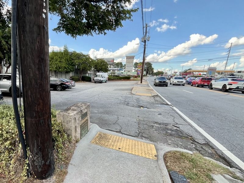 marker seen from the south, looking north. Click for full size. marker seen from the south, looking north image. Click for full size.