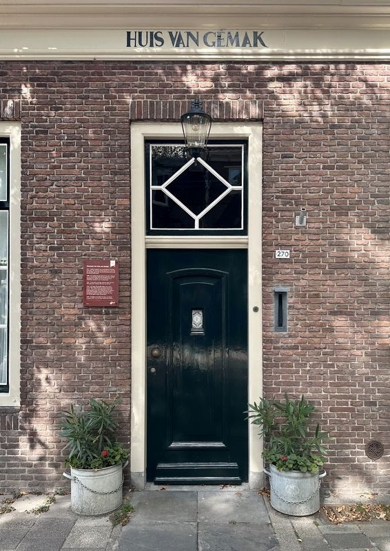 Genaamt: Het Huis van Gemak Marker - wide view. Click for full size. Genaamt: Het Huis van Gemak Marker - wide view image. Click for full size.