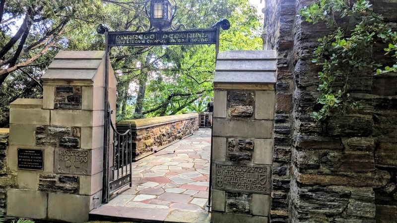 Marker is on the left side of this gate image. Click for full size.