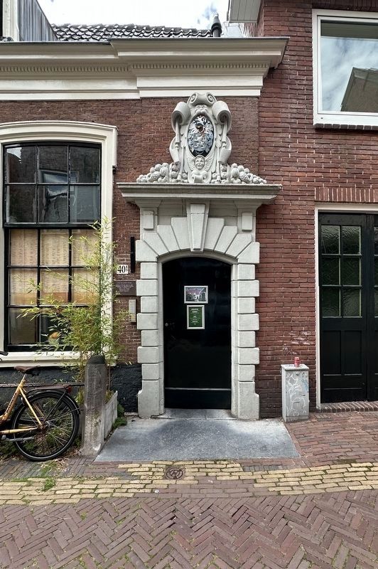 Hofje van Guurtje de Waal / Guurtje de Waal Almshouse Marker - wide view image. Click for full size.