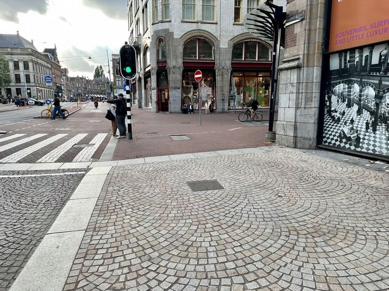 Xica Manicongo Marker - wide view, looking west on Raadhuisstraat image. Click for full size.