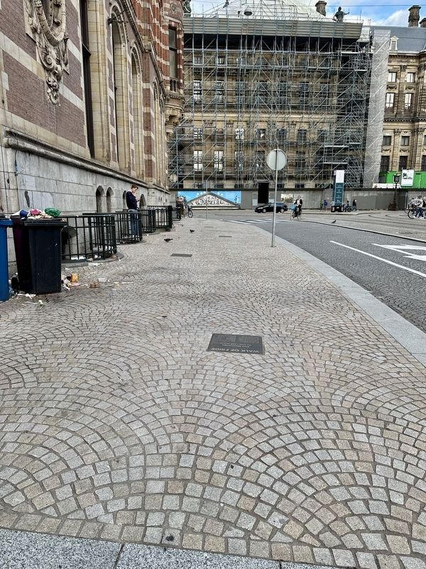 Xica Manicongo Marker - wide view, looking east on Raadhuisstraat� image. Click for full size.