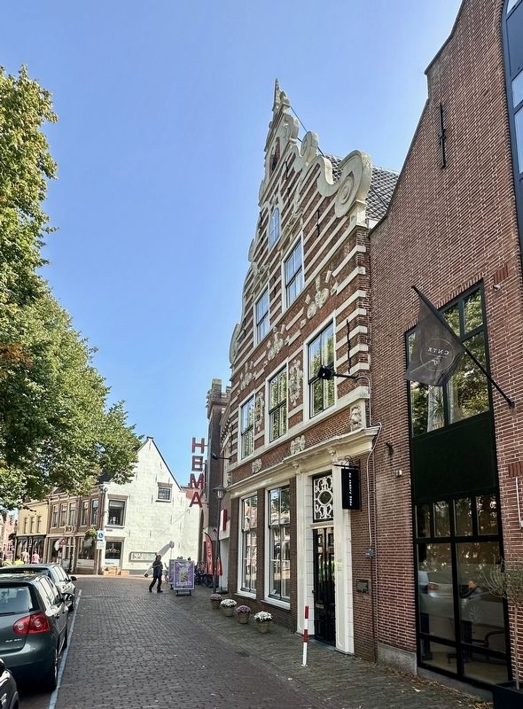 De Munt / The Mint building and marker. Click for full size. De Munt / The Mint building and marker image. Click for full size.
