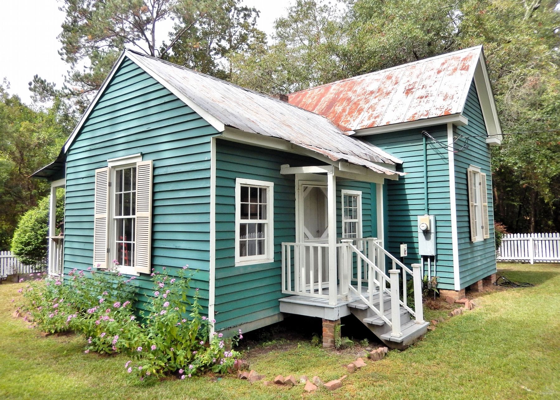 Emily Joyner House (<i>southeast elevation</i>). Click for full size. Emily Joyner House (<i>southeast elevation</i>) image. Click for full size.