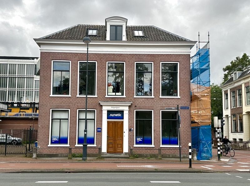 Kennemerplein 2 building and marker. Click for full size. Kennemerplein 2 building and marker image. Click for full size.
